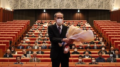 Prof. Mae delivers his final lecture