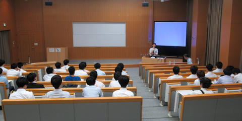 令和元年度プロセス設計発表会-玉川先生講評の写真