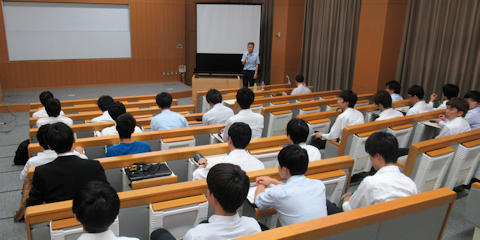 令和元年度プロセス設計発表会-外輪先生講評の写真